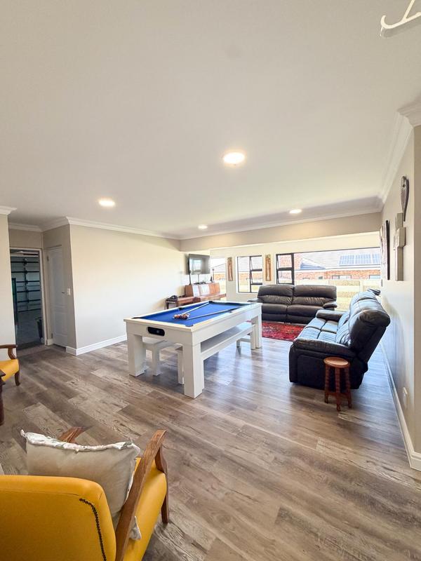 5 Bedroom Property for Sale in Reebok Western Cape